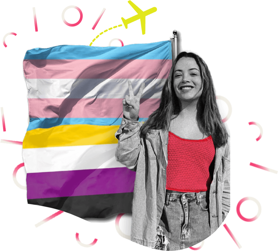 Mulher trans feliz fazendo o sinal da paz com uma das mãos em frente as bandeiras trans e não binária.