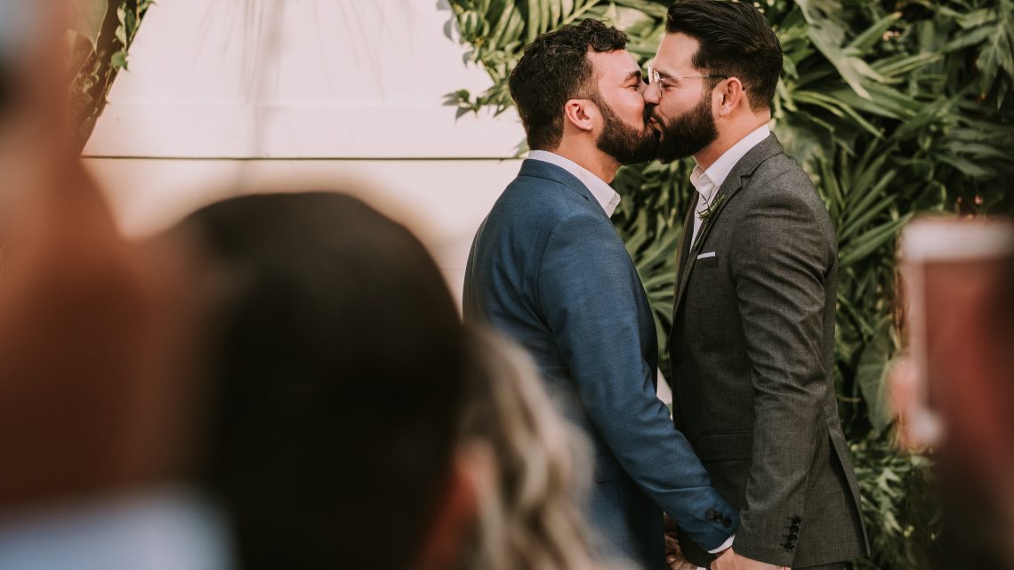 Casais LGBT, vocês sabem o que é necessário para casar?