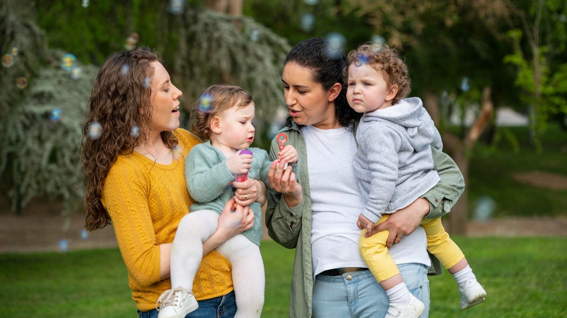 Licença parental de pessoas LGBTQIA+: como sua empresa pode apoiar