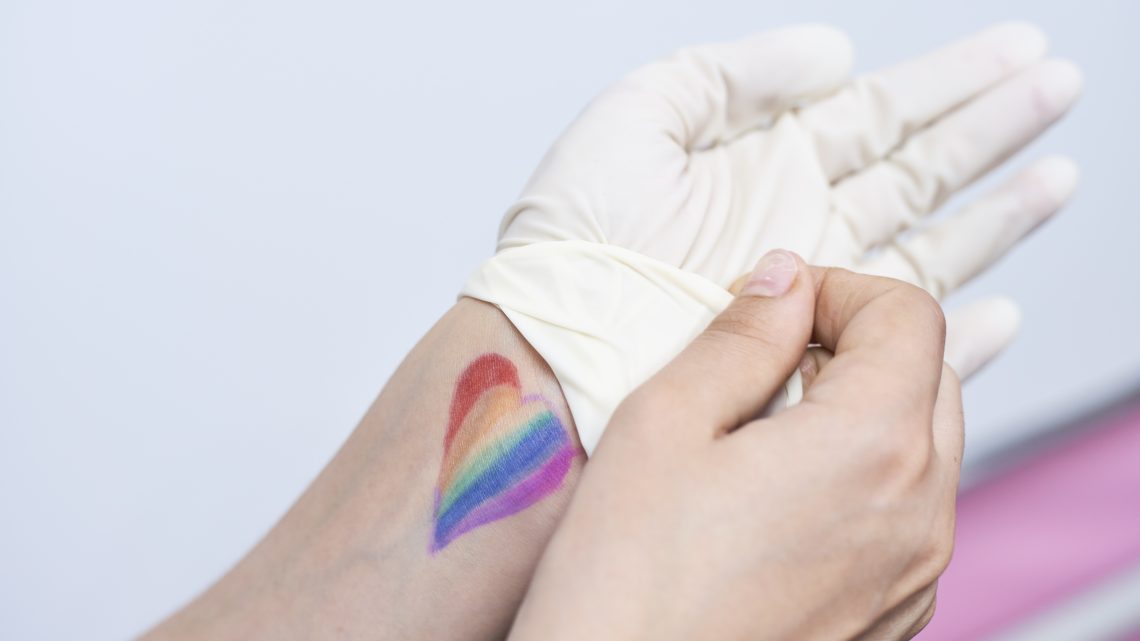 Saúde LGBTQIA+ no SUS: 5 direitos assegurados que você pode exigir
